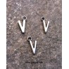 2 τεμ, 16x6 χλστ, Μεταλλικά Γράμματα  με 1 Σύνδεσμο, "V", Ασημί